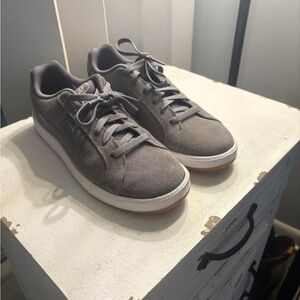 Nike Gray Minimalist Sneakers with Lace-Up Design